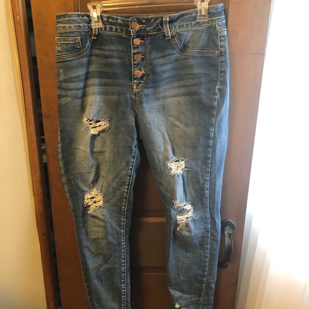 Maurice’s Destressed Jegging